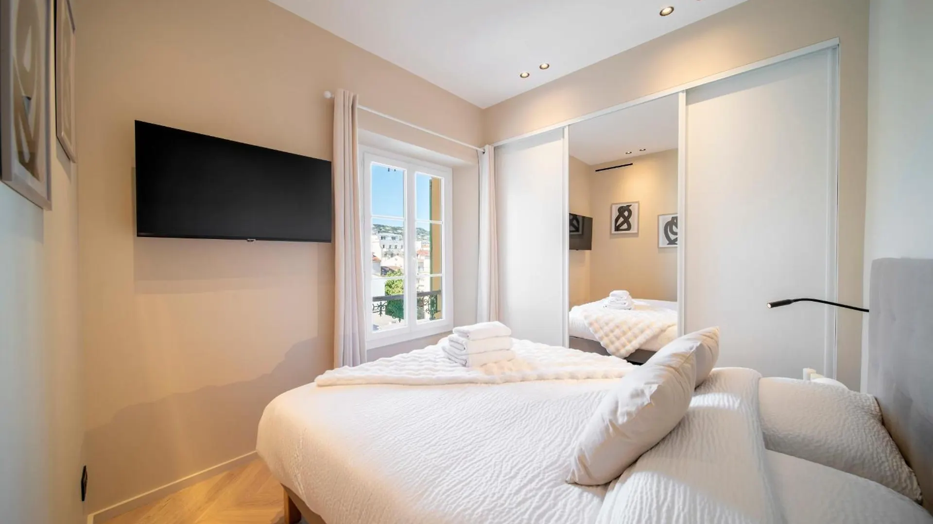 Apartament Ref 1466 - Cannes Back Croisette - Penthouse For Rent Francja